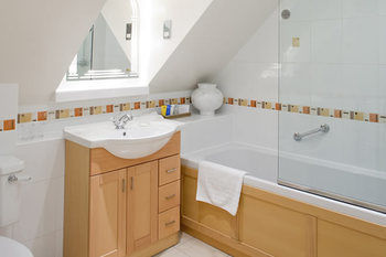 Warren House Kingston upon Thames (Greater London)